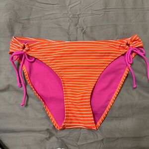 HULA HONEY Bikini bottom with side ties. Size XL